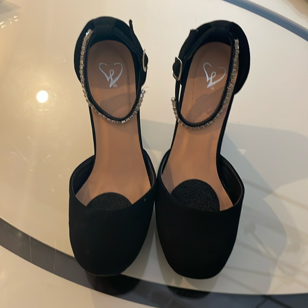 JANE women’s black heels 👠 worn 1 time in house.